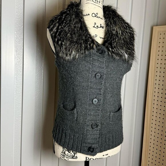 LOFT Tops - Ann Taylor Faux Fur Collar sleeves vest button up knit sweater pockets size M